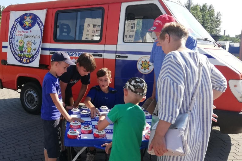Бобруйские спасатели приняли участие в городской акции «Лето Первомайское»