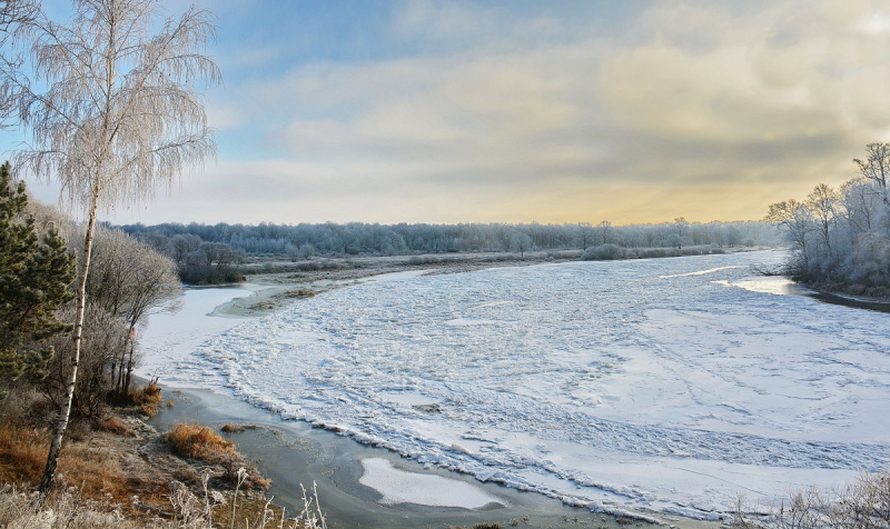 Белгидромет: ледостав с полыньями сохраняется на Западной Двине, Днепре, Березине и Соже