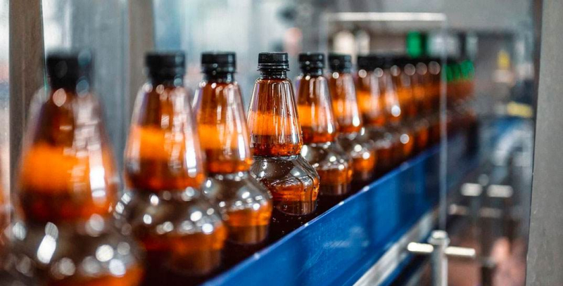 «Полторашки» уходят в прошлое. С 2025 года Беларуси перестанут продавать пиво в пластиковых бутылках объемом больше полутора литров