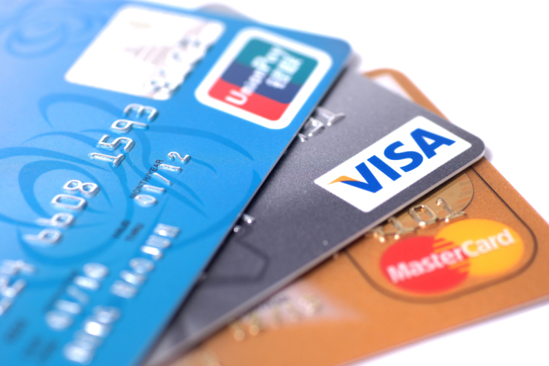 Дебетовая платежная карта: удобная замена бумажным деньгам