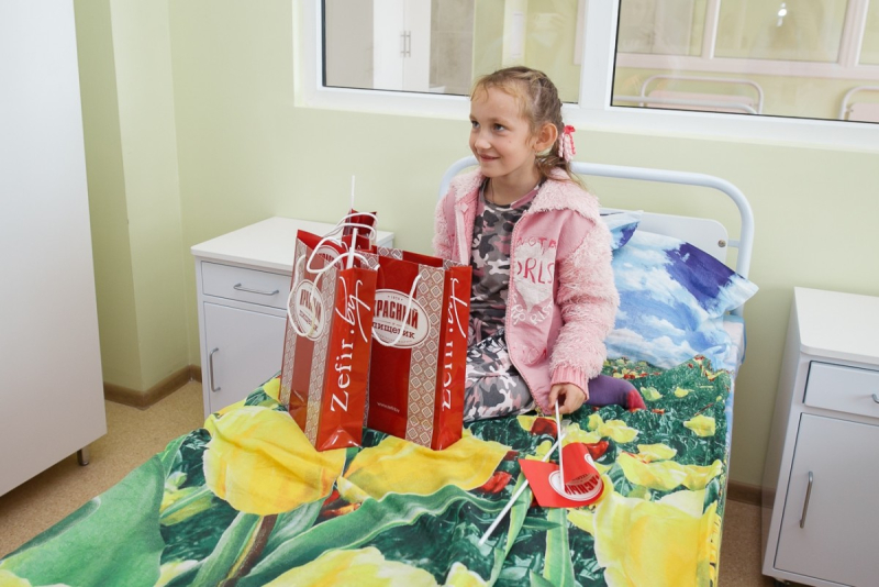 Маленьких бобруйчан, которым придется встретить Новый год в Бобруйской центральной больнице, поздравит профсоюз