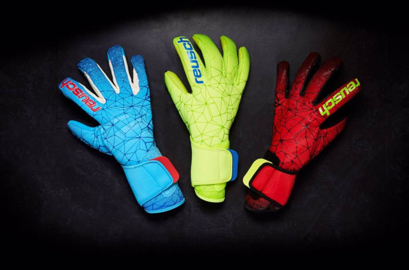 Вратарские перчатки для футбола: какие лучше выбрать