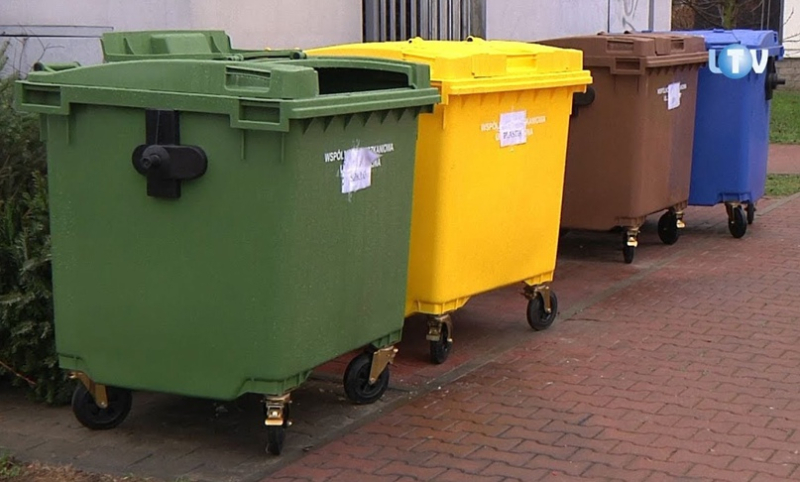 Особенности и преимущества мусорных контейнеров на колесах