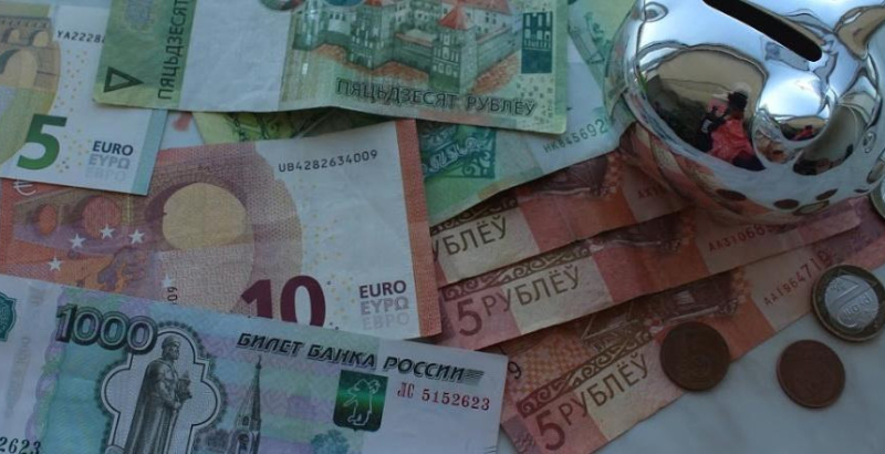 Курсы валют на 4 января 2023: курс доллара – 2.7274, курс евро – 2.8935, российский рубль – 3.8147