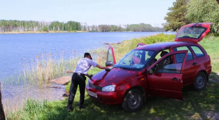Штраф до 370 рублей. За сколько метров от озера или реки белорусам можно ставить машину?