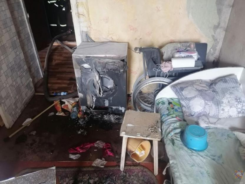 В Бобруйске при пожаре в общежитии спасли мужчину