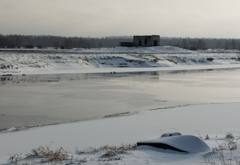 Березина в Бобруйске покрывается льдом, но выходить на него нельзя