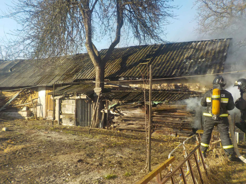 Пожар хозяйственной постройки по переулку Полевому в Бобруйске