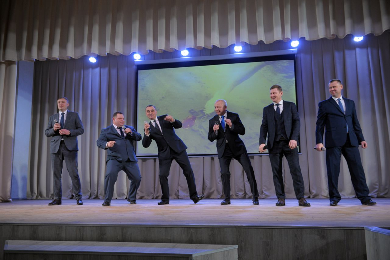 Незабываемым концертом поздравили мужчины прекрасную половину Бобруйского района с 8 Марта