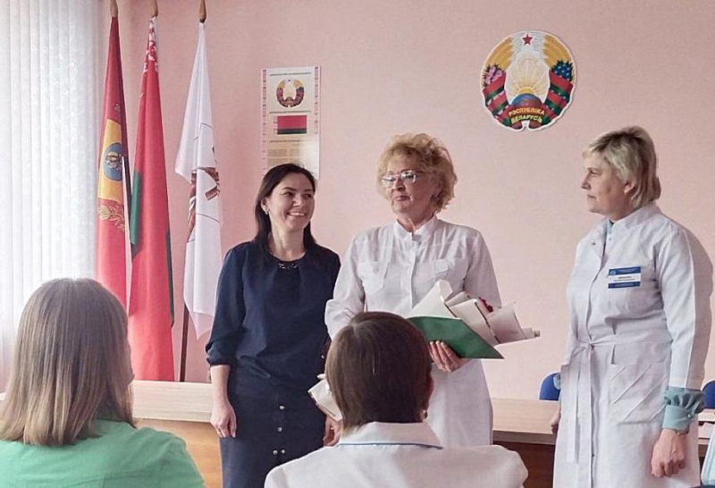Медсестру с 50-летним стажем работы чествовали в Бобруйске