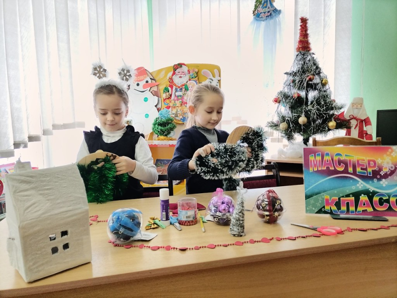 В Бобруйске прошел мастер-класс по плетению Рождественских венков