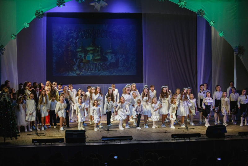 Свято-Георгиевский храм организовал в театре рождественский концерт