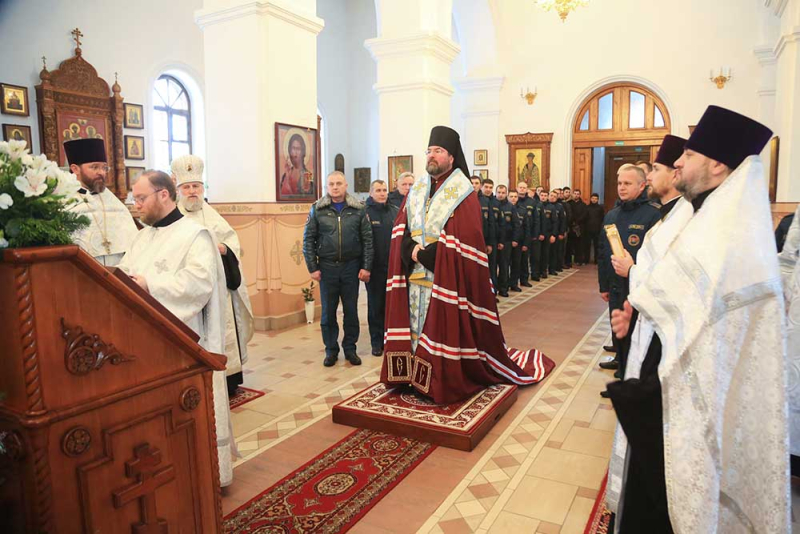 Епископ Серафим освятил хоругвь с образом иконы божией матери «Неопалимая купина» для Бобруйского горрайотдела по чрезвычайным ситуациям