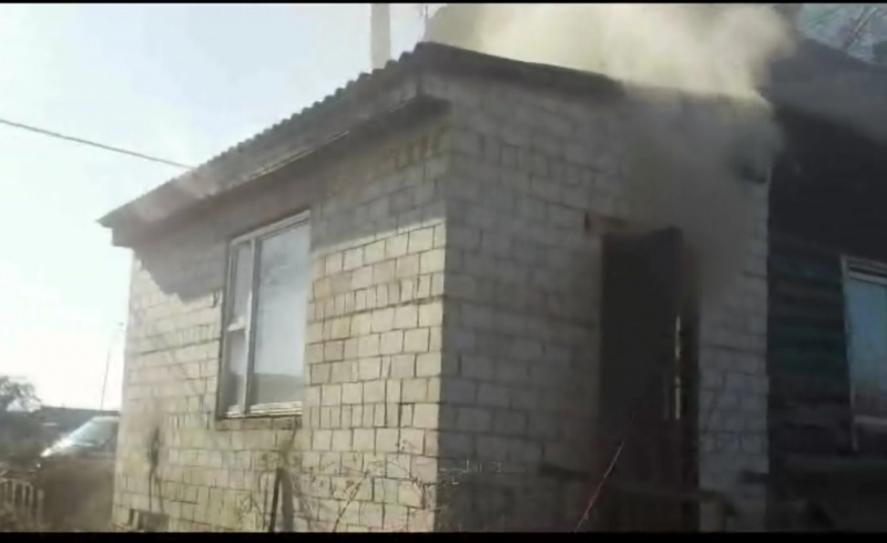 На улице Комарова горел дом