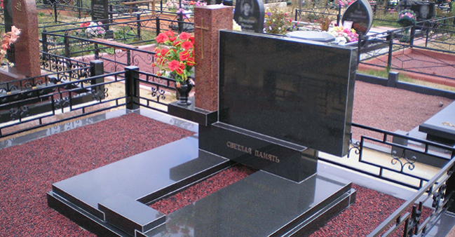 Какой выбрать памятник на могилу в Минске?