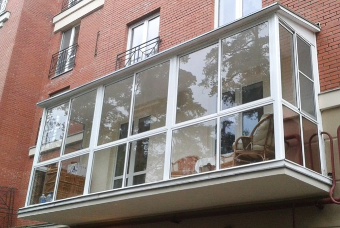 Сколько стоит застеклить балкон: интересные нюансы остекления
