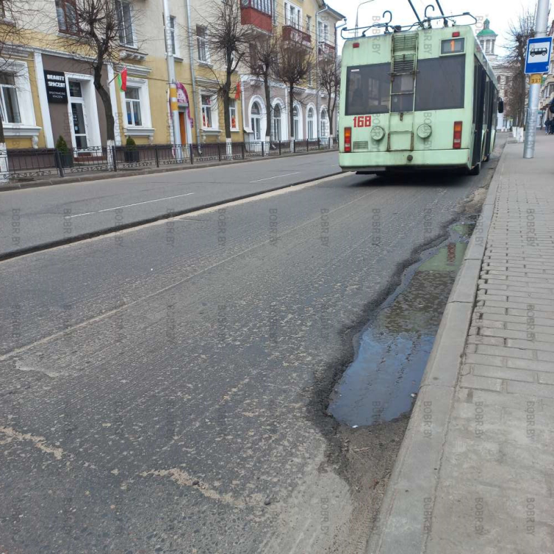Кто знает что за инновация с дорожным покрытием на остановках Товарищ на улице советской??