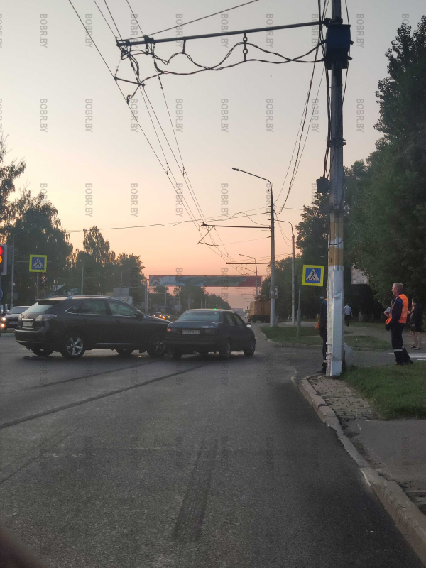 Ещё одна авария на перекрестке улиц Минской и Орджоникидзе.
