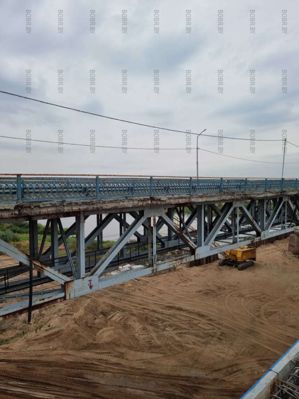 Состояние старого моста через Березину можно оценить по фото.