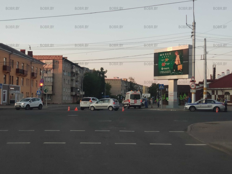 Очень серьезная авария на перекрестке улиц Минской и Октябрьская
