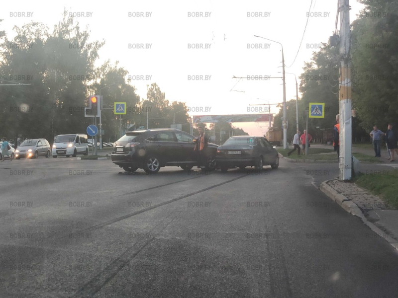 Ещё одна авария на перекрестке улиц Минской и Орджоникидзе.