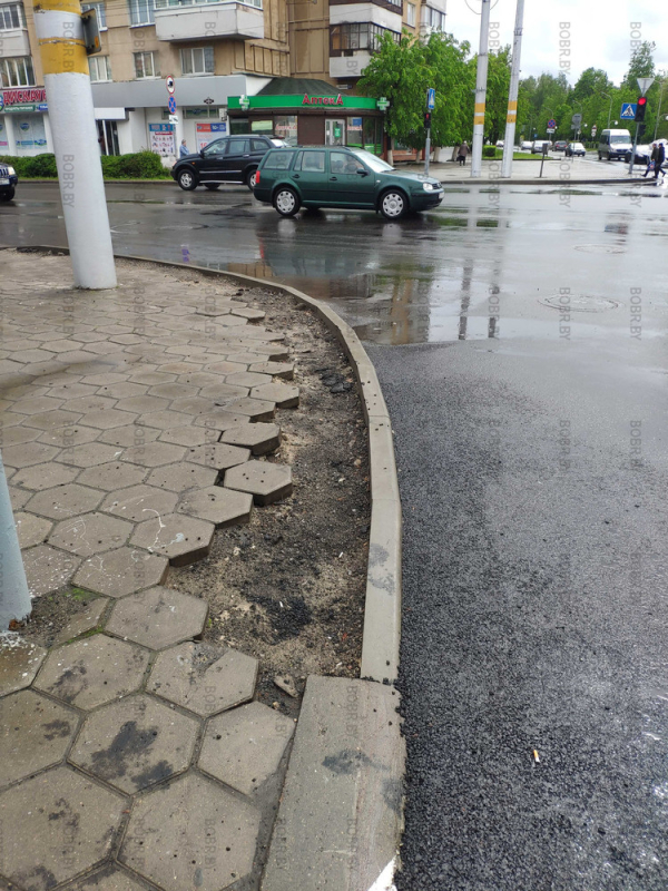 Перекрёсток улиц Минской и октябрьской, недоделанная реконструкция перекрёстка.