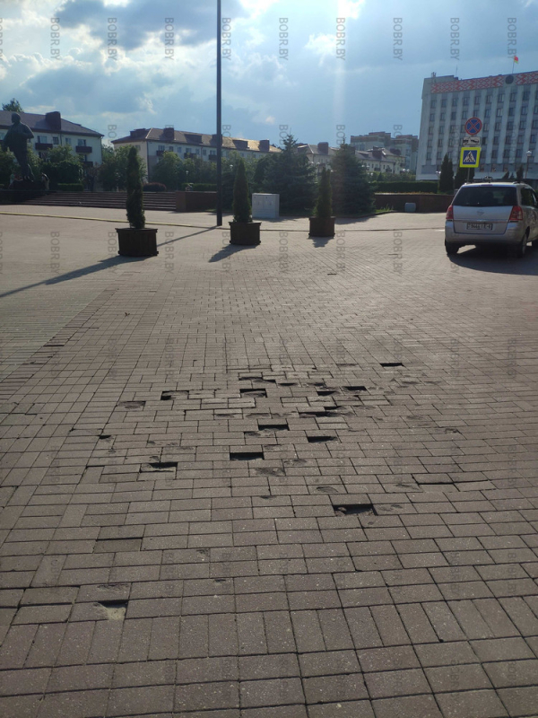 Площадь Ленина, оцените пожалуйста качество тротуарной плитки.