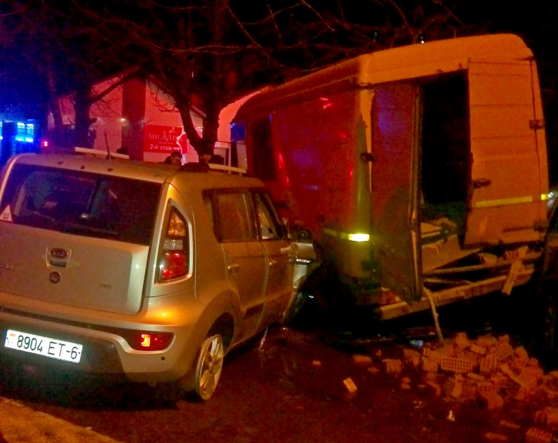 Бобруйск: ночное ДТП с четырьмя пострадавшими