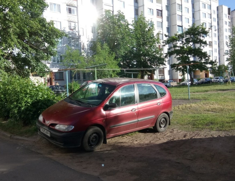 Бобруйчане продолжают игнорировать правила парковки