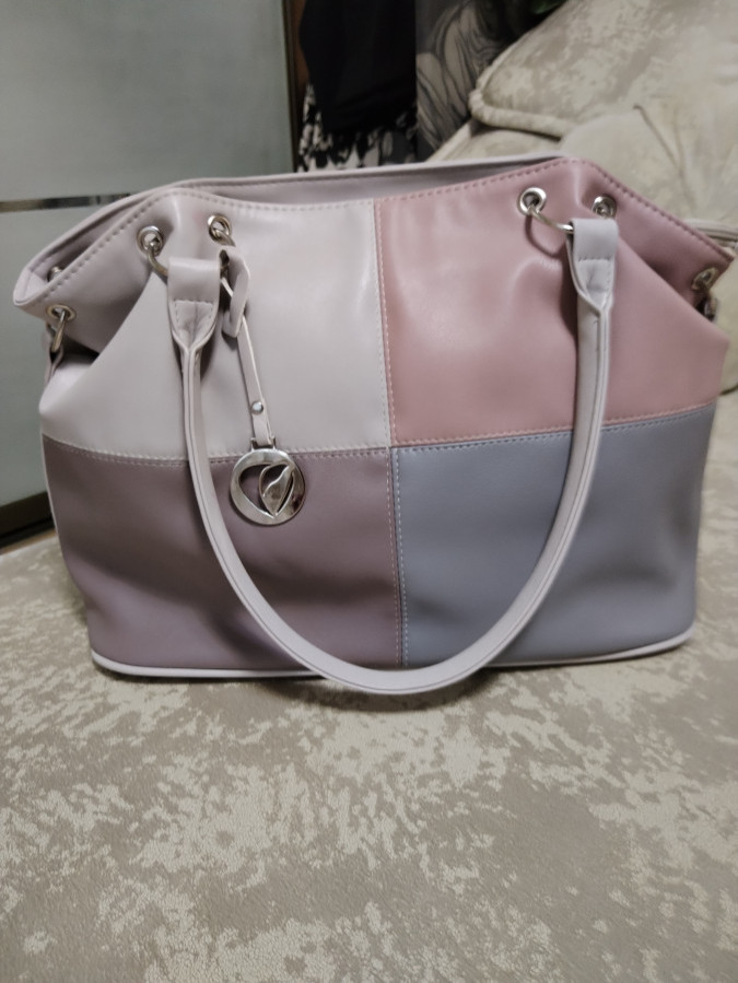 Женскую сумку, новая, цвет бежевый