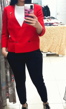 Стильный красный пиджак