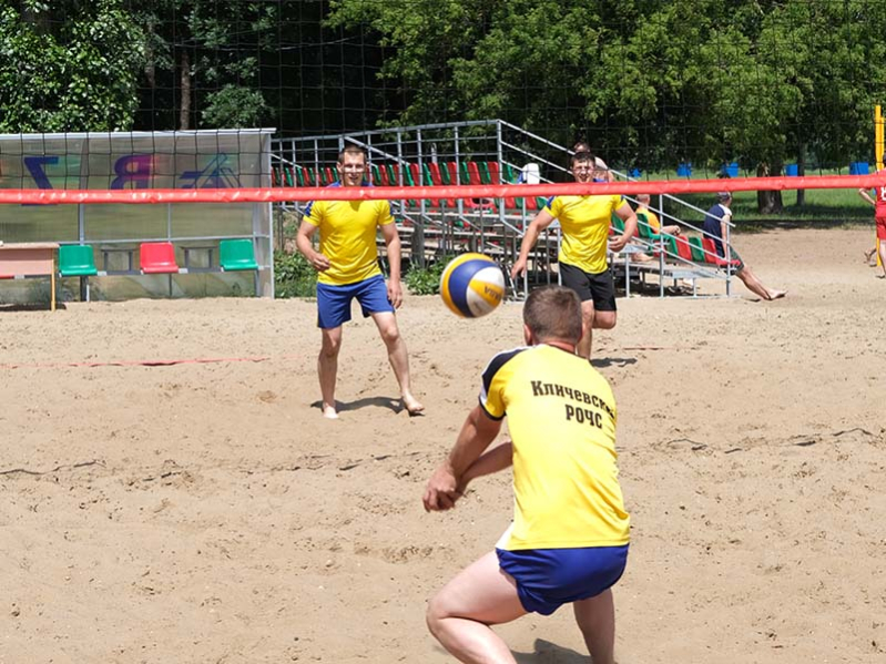 В Бобруйске прошли соревнования по пляжному волейболу среди подразделений МЧС области