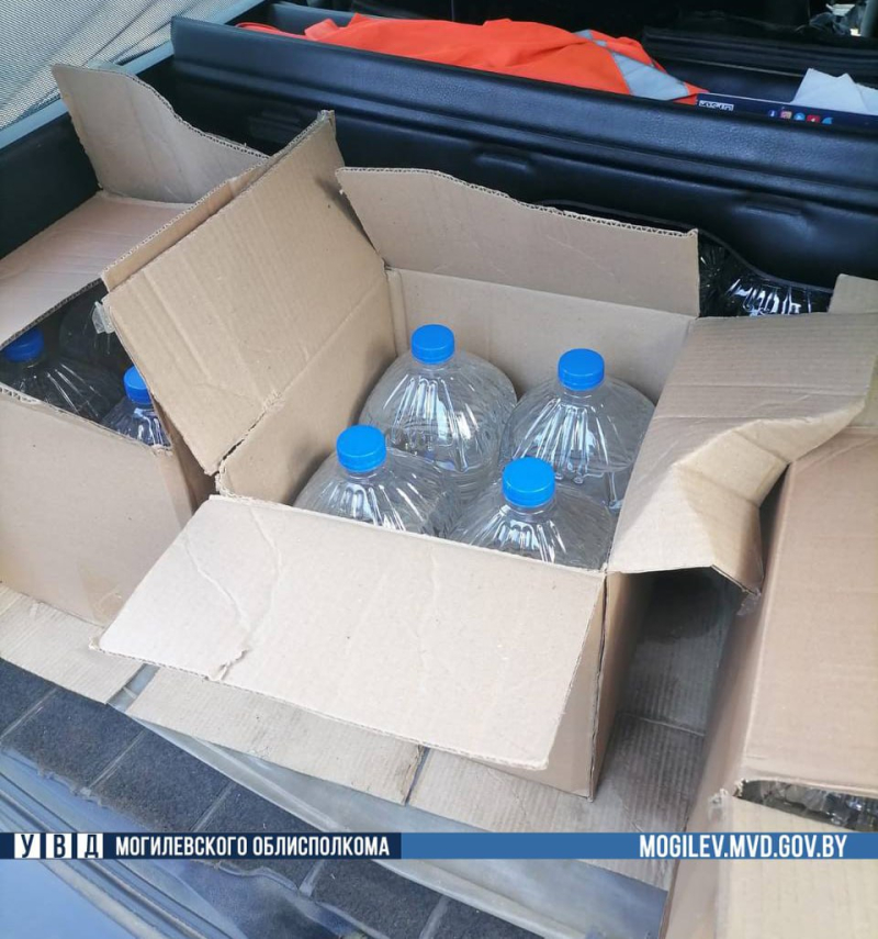 Бобруйчанин незаконно перевозил спиртосодержащую жидкость на общую сумму в 2500 рублей