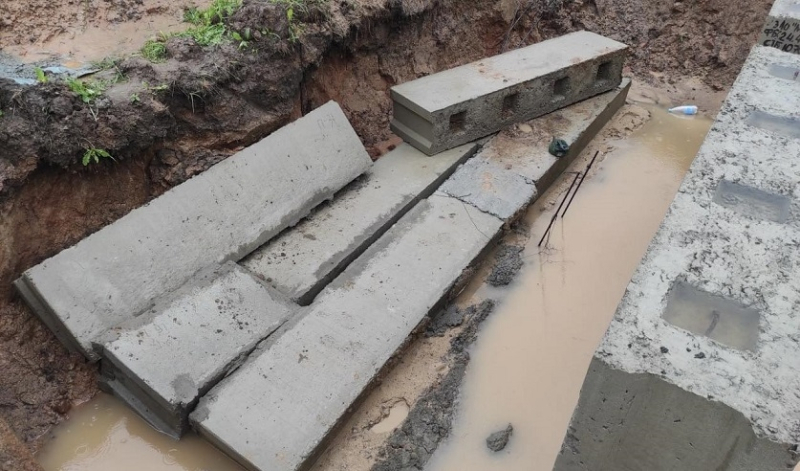 В Могилевском районе электромонтера придавило бетонной плитой. Следователи проводят проверку