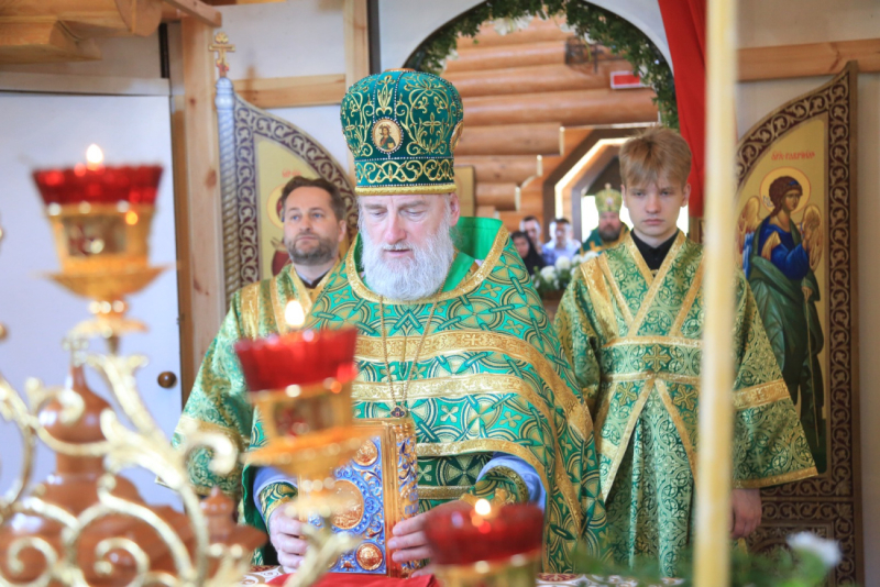 Епископ Серафим совершил Божественную литургию в Серафимском храме г. Бобруйска