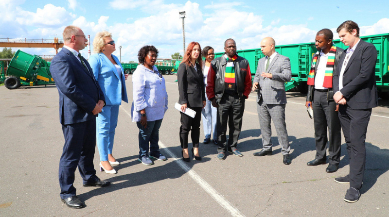 «Бобруйскагромаш» и посол Зимбабве обсудили проекты по обеспечению региона белорусской сельхозтехникой