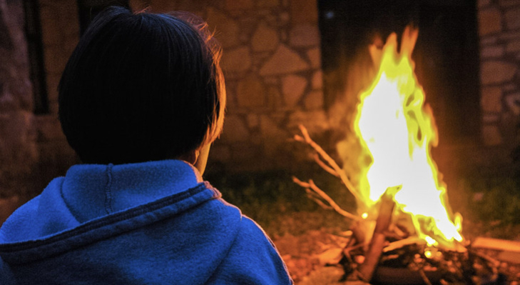В Бобруйском районе ребенок получил ожоги, разжигая костер