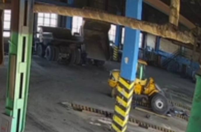 В Луниненцком районе при ремонте БелАЗа смертельно травмирован водитель