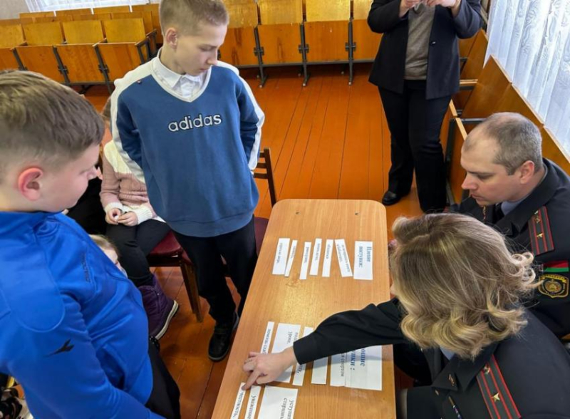 В Бобруйске милиционеры встретились со школьниками для проведения профилактического мероприятия «Я и закон»
