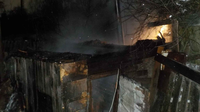 Перетопили печь и сожгли баню. Пожар на окраине Бобруйска