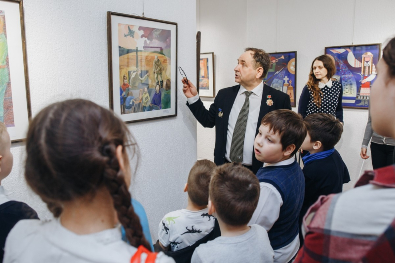 «Наследники Великой Победы»: в Минске открылась выставка картин юных художников из Бобруйска
