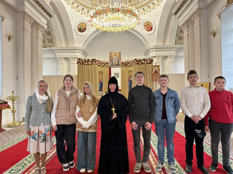 Православная молодежь города посетила Мироносицкий монастырь в дни Светлой седмицы