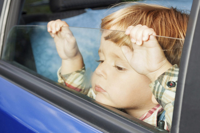 Последствия оставления ребенка одного в машине
