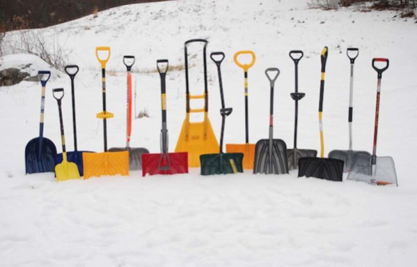 Выбор снеговой лопаты