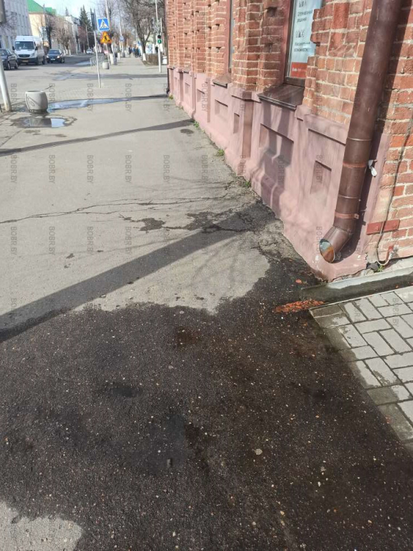 Угадайте, изобретена ли ещё в Бобруйске ливнёвая канализация? И нужна ли она городу если итак сойдёт когда вода с крыш стекает прям на пешеходную дорожку они в ливневую канализацию.