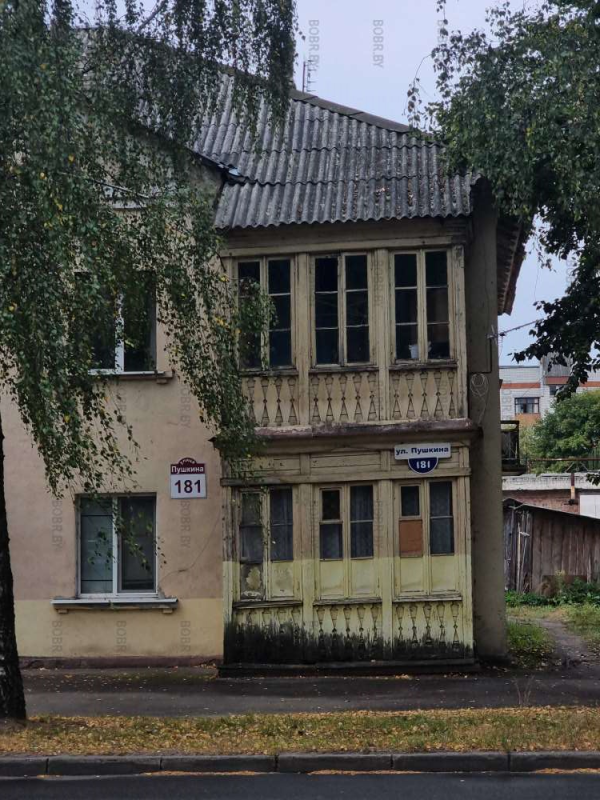 Милые балкончики по улице Пушкина.
