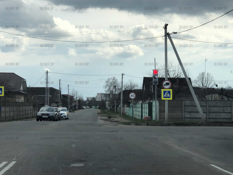 На перекрестке Крылова и К. Маркса поставили светофор