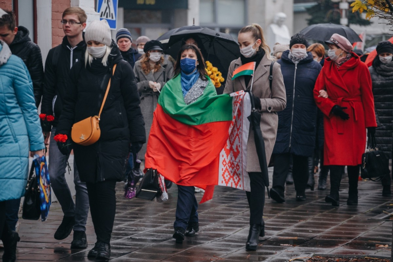 “Самое ужасное, что белорусский народ разделили на две части”. В Бобруйске прошло мирное шествие (фото, стрим VALIDOL)