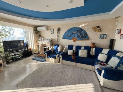 Двухуровневая квартира с мебелью и техникой