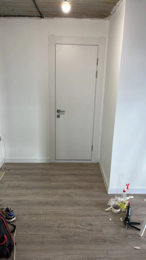 Установка, монтаж межкомнатных и входных дверей